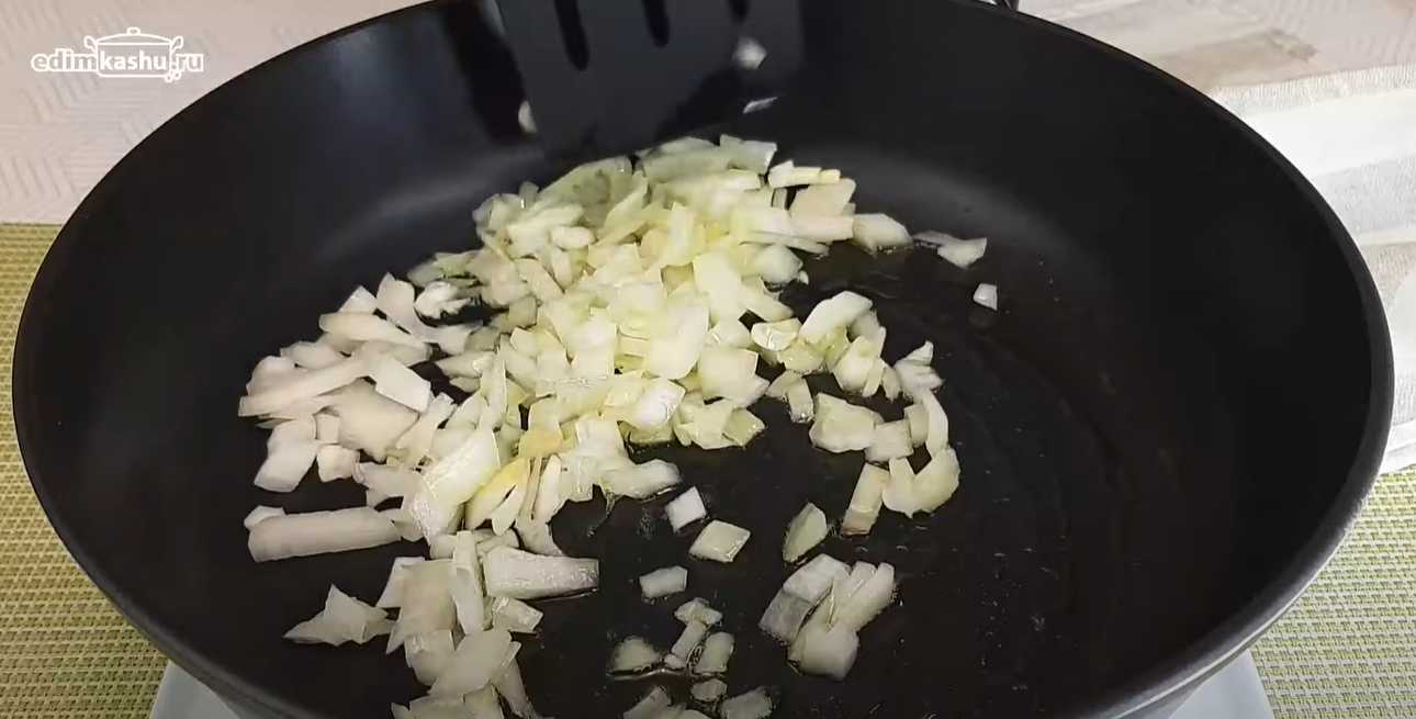 Tarte au chou cuite au kéfir dans une poêle - Étape 2