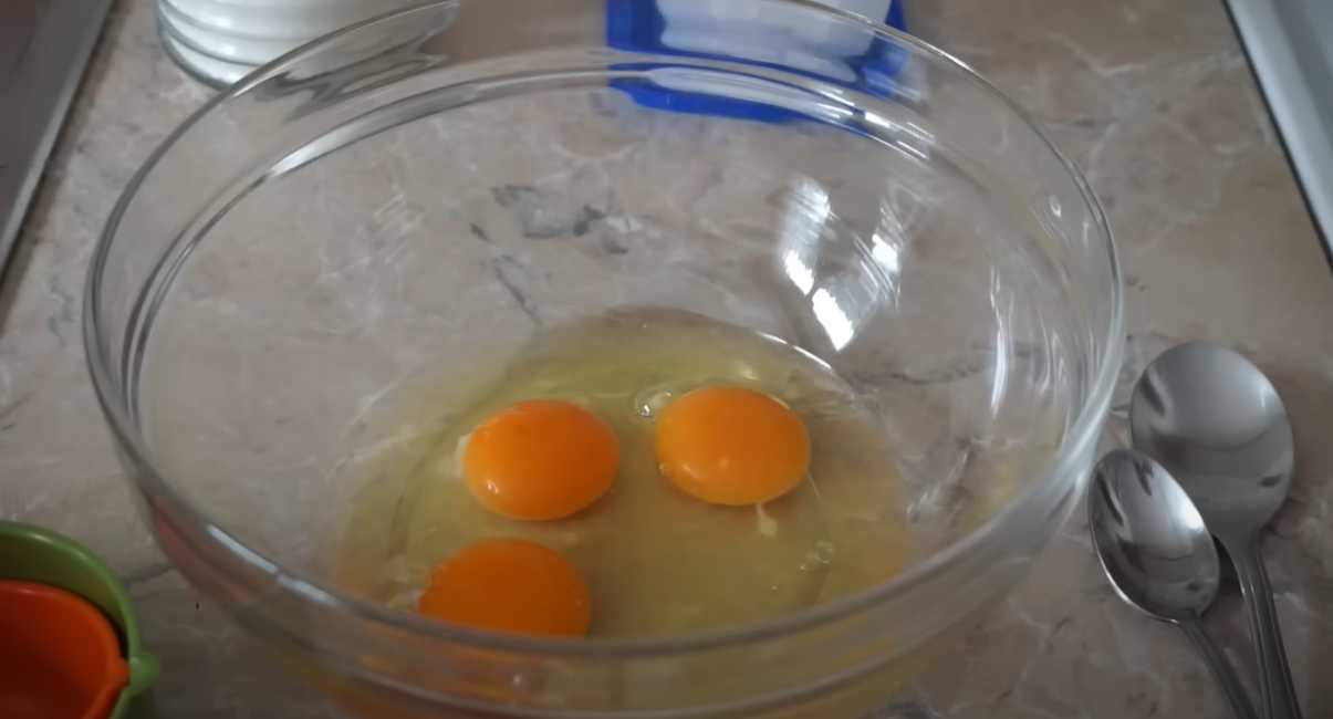 Recette de crêpes fines au lait - Étape 1