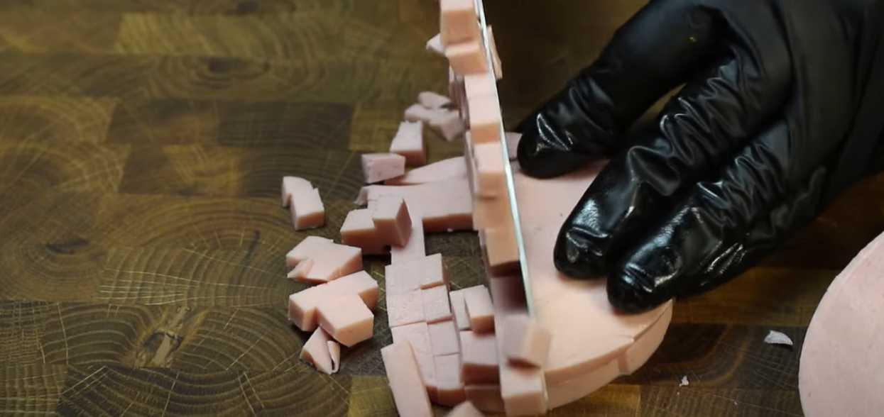 Salade Olivier classique aux saucisses - Étape 3