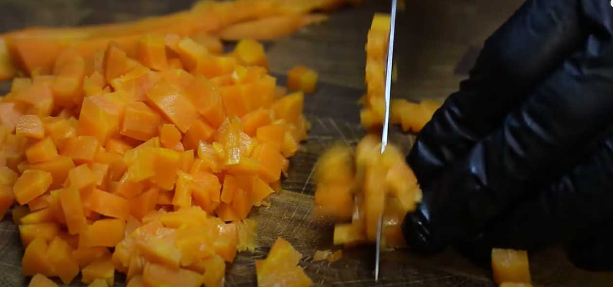 Salade Olivier classique aux saucisses - Étape 2