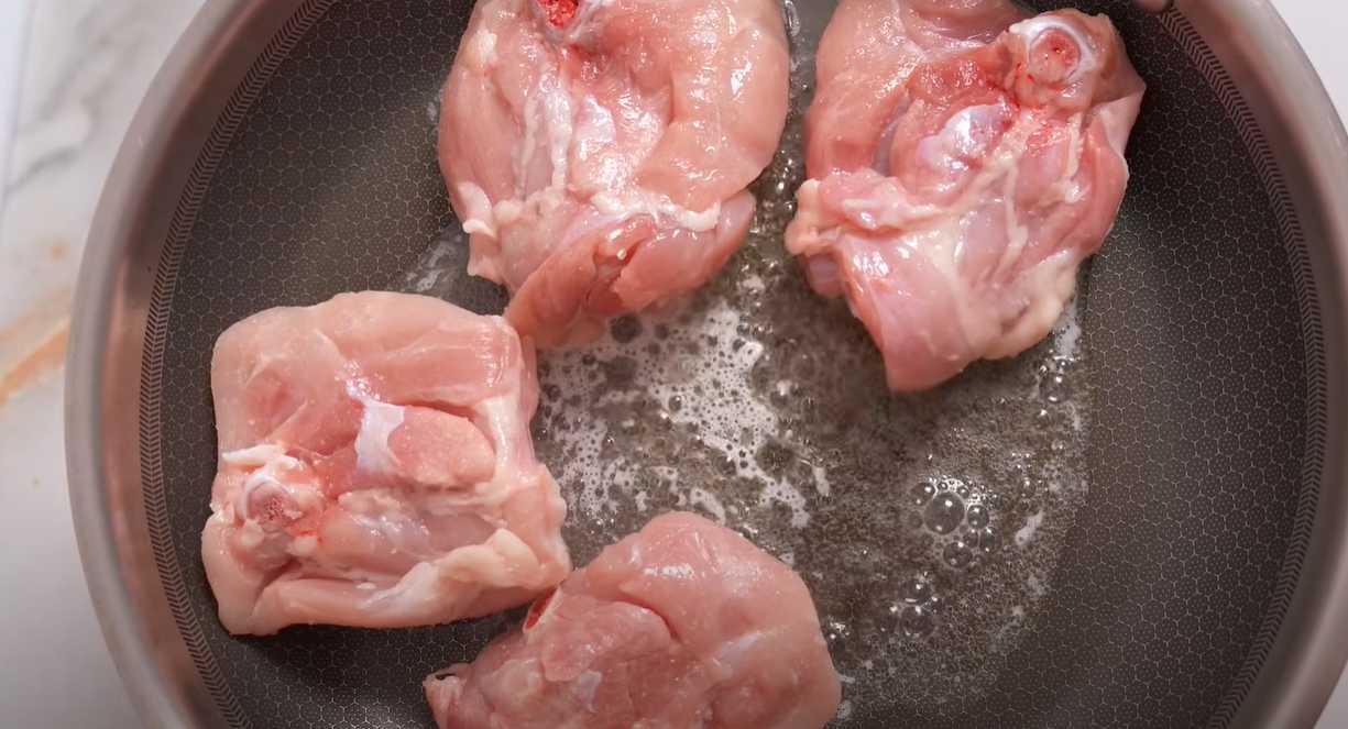 Poulet Chakhokhbili géorgien classique à la poêle - Étape 2