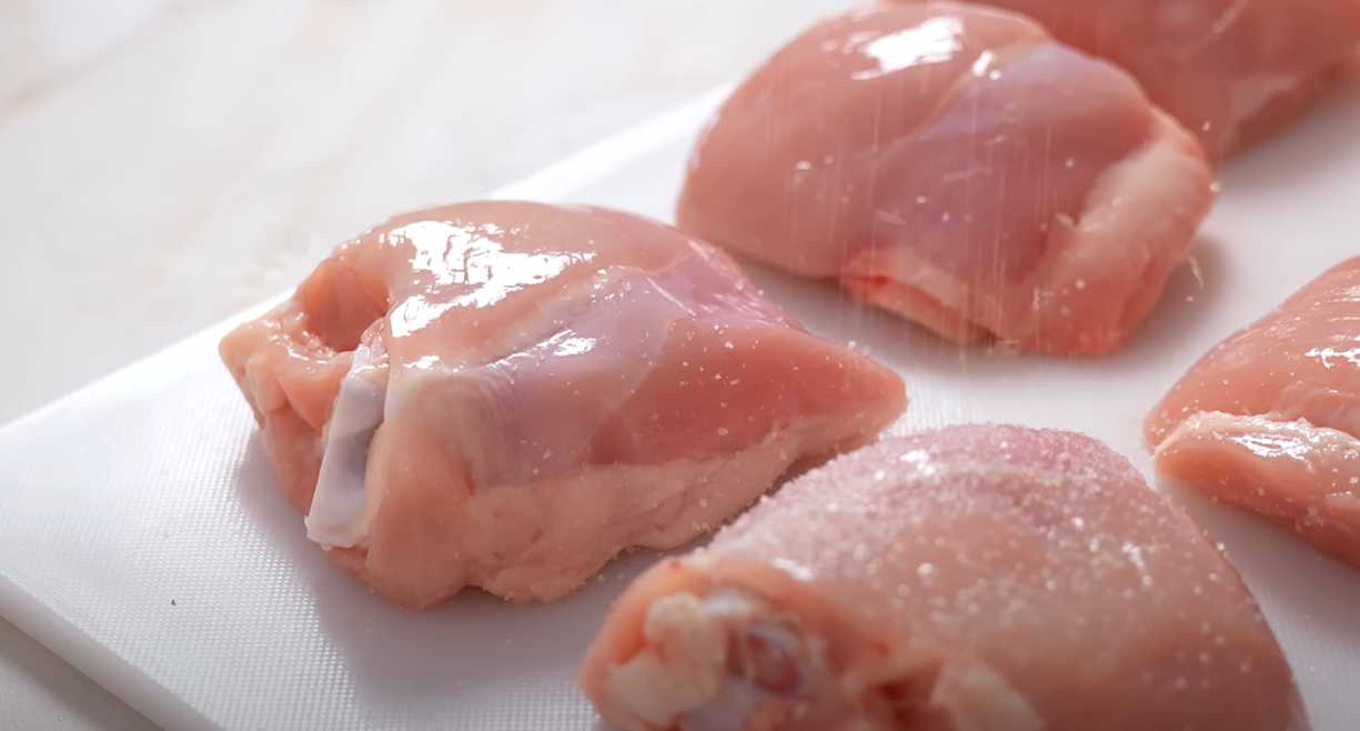 Poulet Chakhokhbili à la géorgienne classique, cuit à la poêle - Étape 1