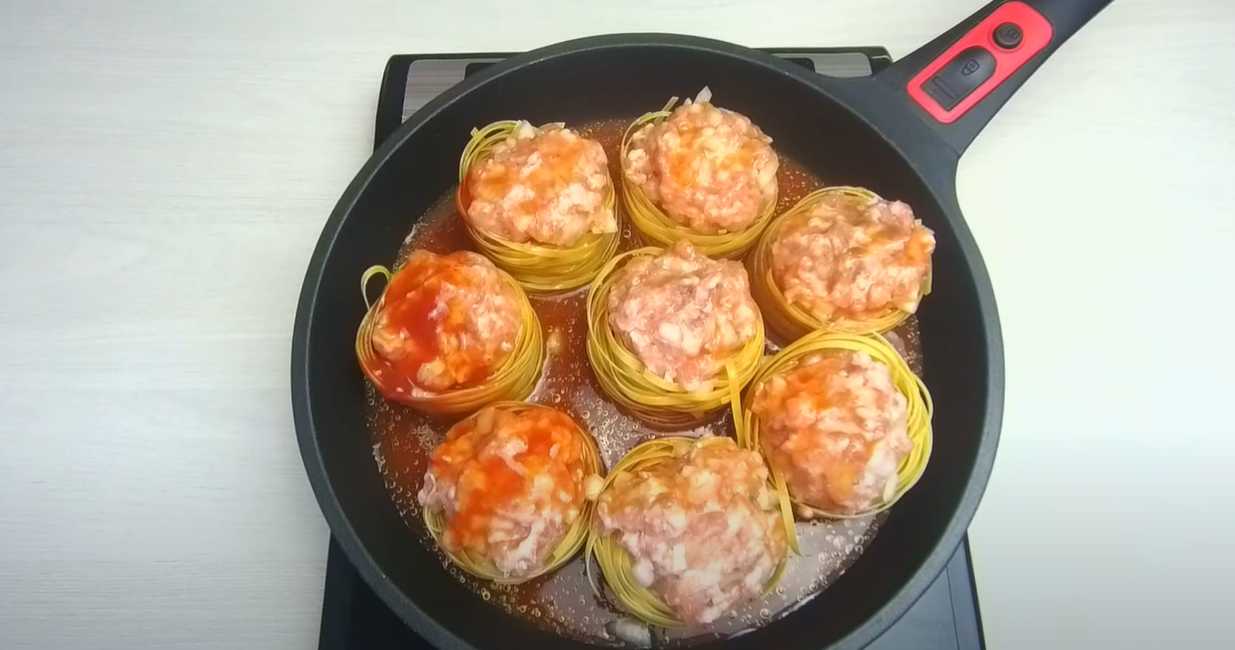 Nids de pâtes à la viande hachée cuits à la poêle - Étape 6