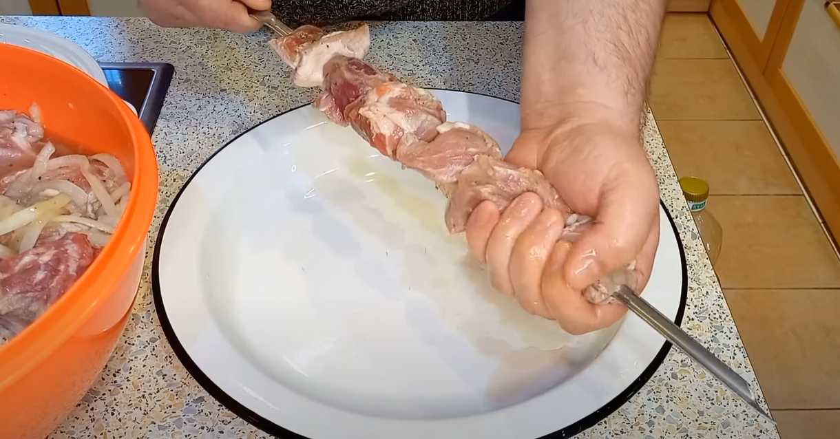 Brochettes de porc soviétiques au vinaigre et aux oignons - Étape 10