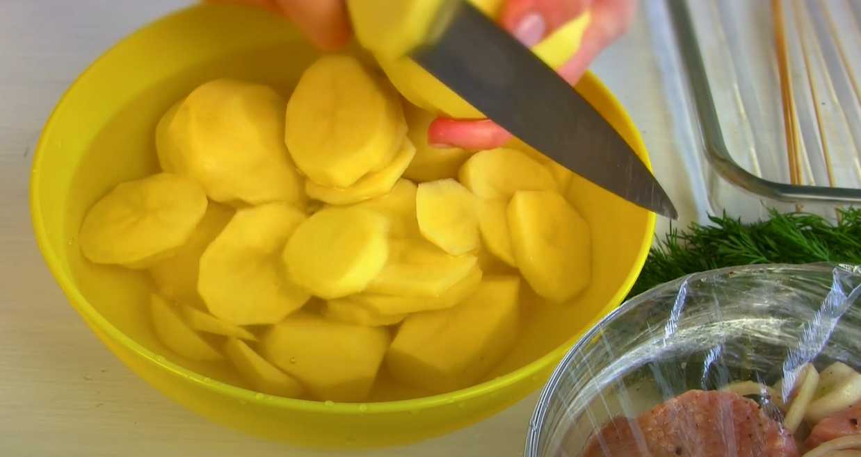 Brochettes de porc au four avec pommes de terre - Étape 6