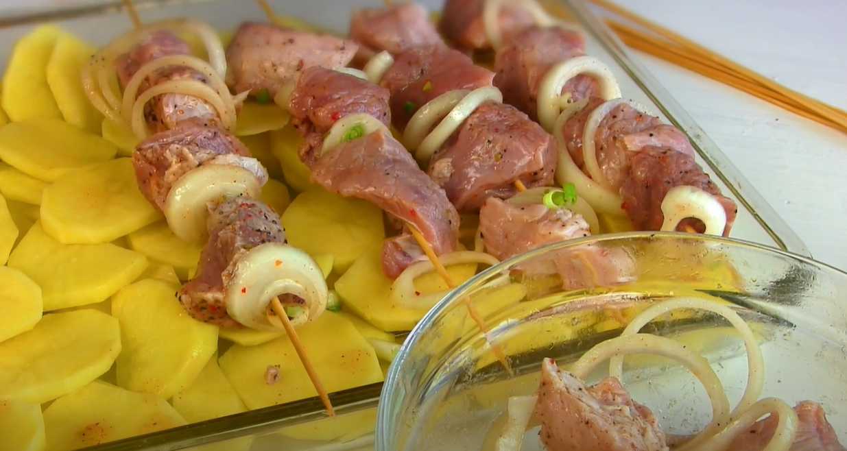Brochettes de porc au four avec pommes de terre - Étape 8