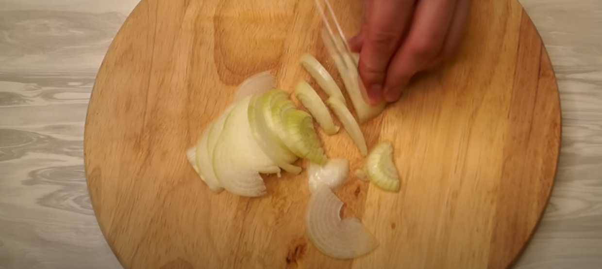 Brochettes de porc sur une plaque de cuisson - Étape 2