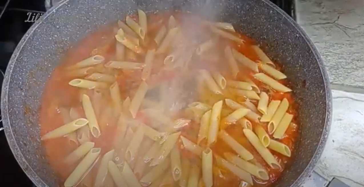 Pâtes faciles à la sauce tomate - Étape 10