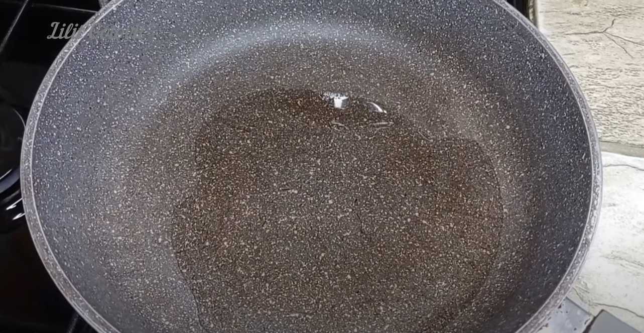 Pâtes faciles à la sauce tomate - Étape 1