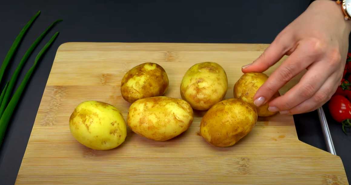 Cuisses de poulet mijotées au thé avec pommes de terre au four - Étape 8