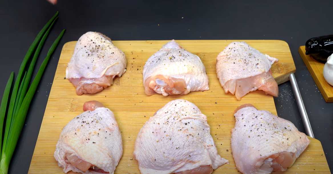 Cuisses de poulet mijotées au thé avec pommes de terre au four - Étape 2