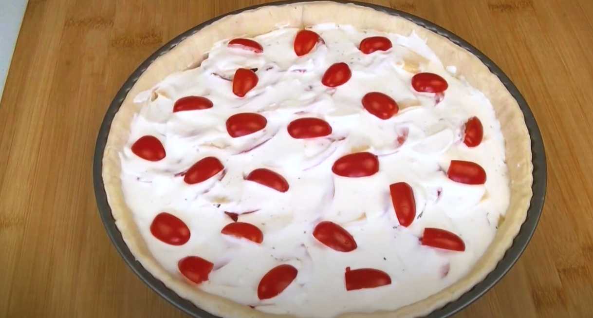 Tarte savoureuse au fromage et aux tomates - Étape 9