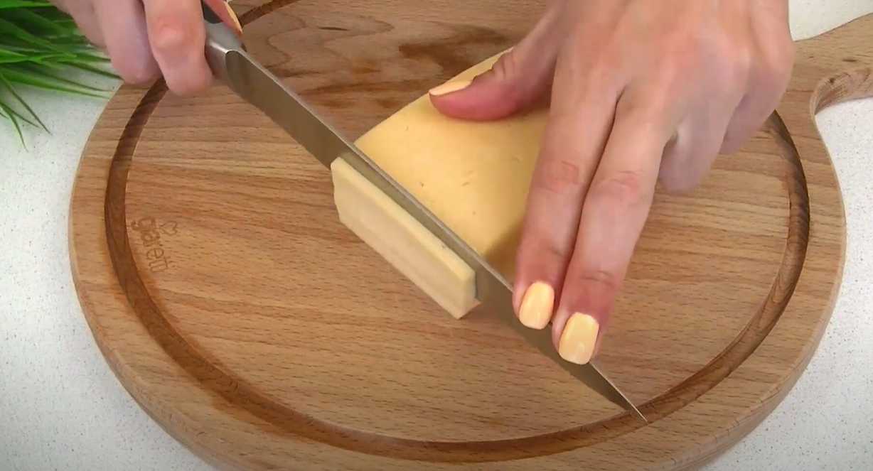 Tarte savoureuse au fromage et aux tomates - Étape 4