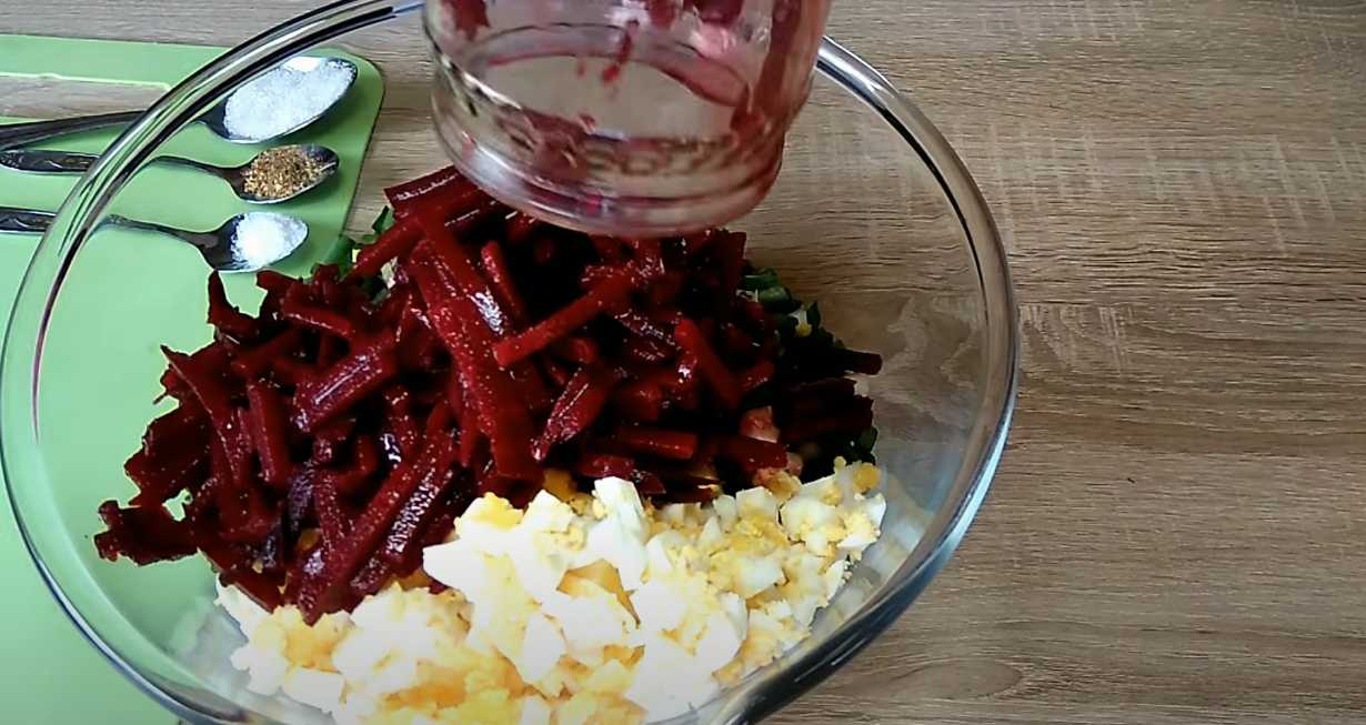 Bortsch froid aux betteraves marinées en bocal - Étape 3