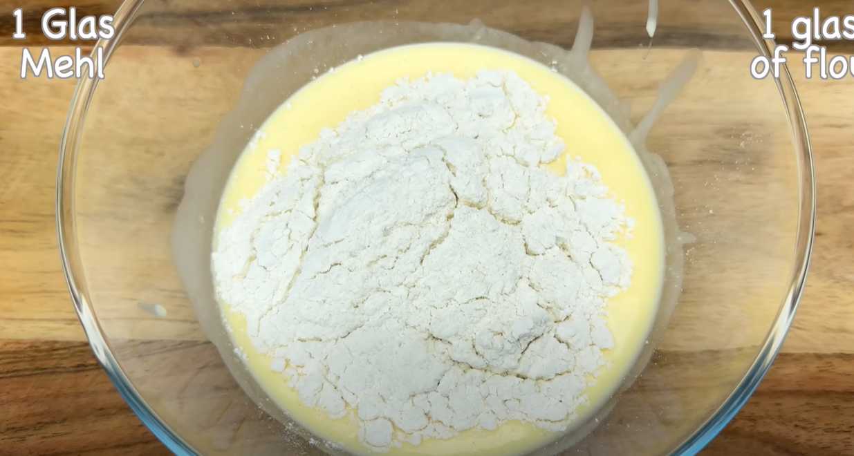 Kål- och grönsakspannkakor med ostsås - Steg 7