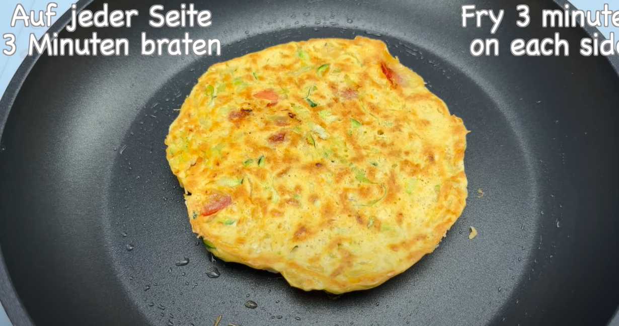 Kål- och grönsakspannkakor med ostsås - Steg 13