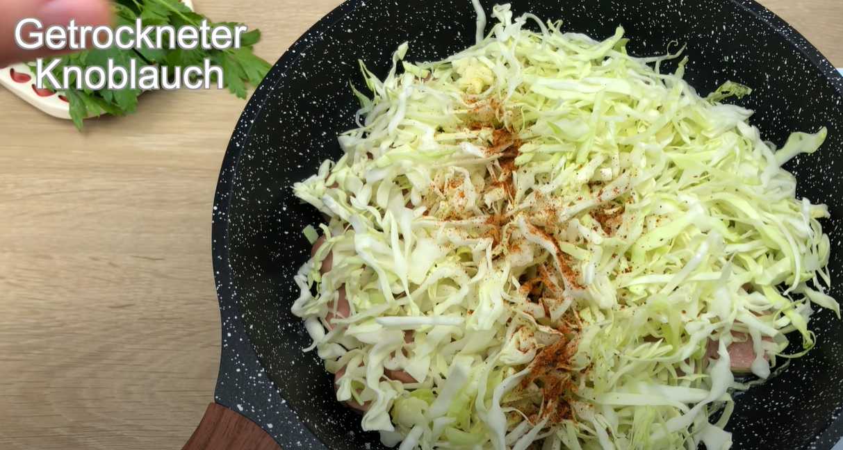 Omelette au chou et aux saucisses - Étape 4