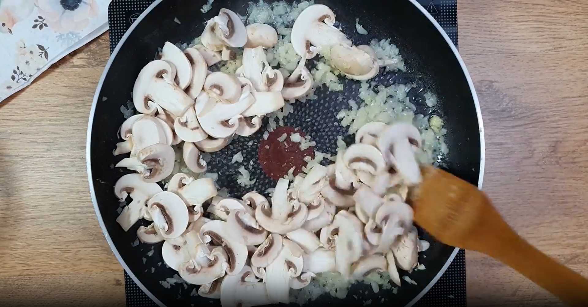 Poulet aux champignons dans une sauce crémeuse - Étape 6