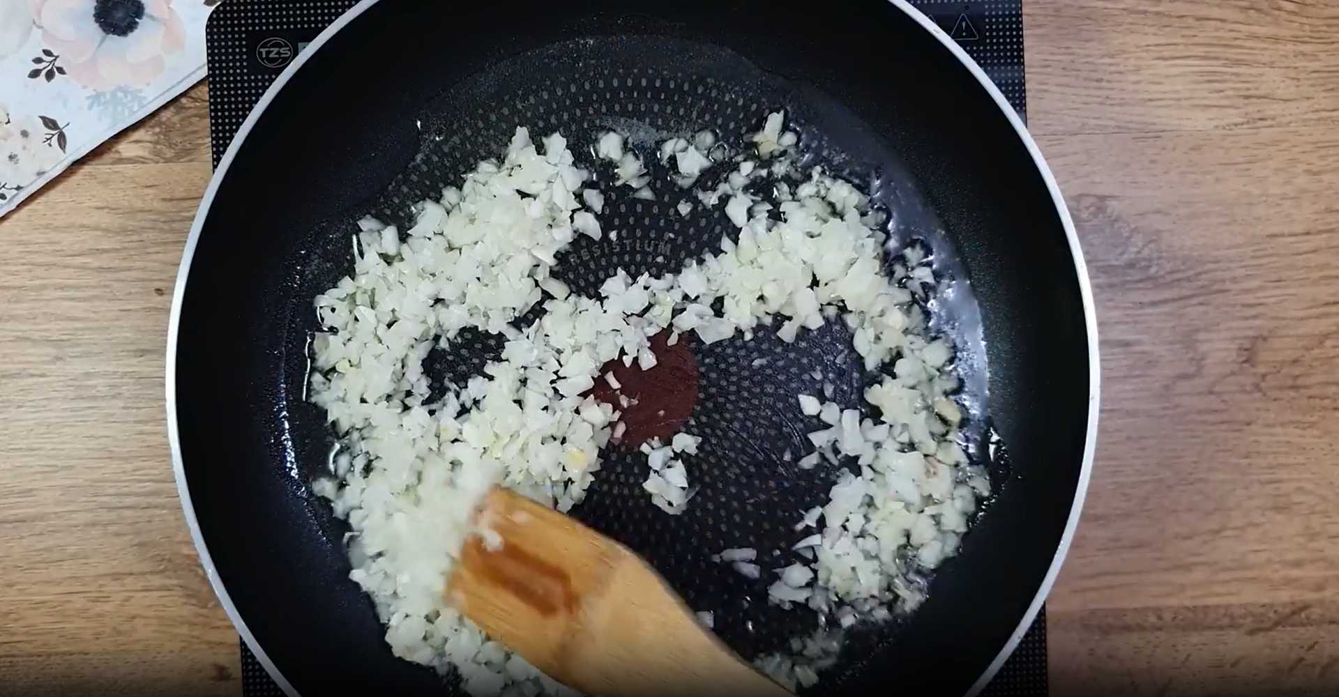 Poulet aux champignons dans une sauce crémeuse - Étape 4