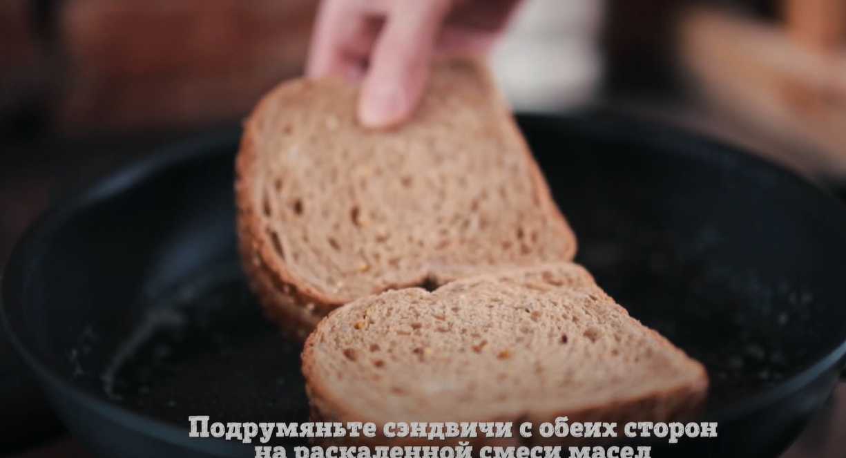 Croque Madame Sandwich à Croûte de Fromage - Étape 11