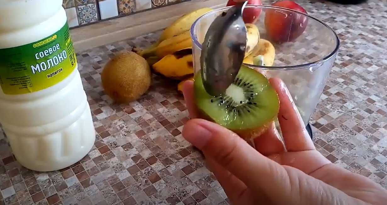 Smoothie banane-kiwi au lait - Étape 1
