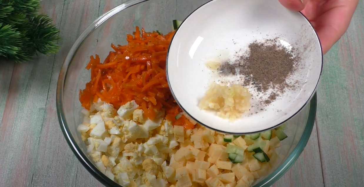 Salade de crabe à la coréenne avec fromage et carottes - Étape 8