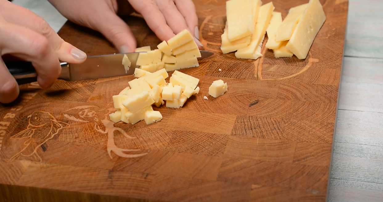 Salade de crabe à la coréenne avec fromage et carottes - Étape 2