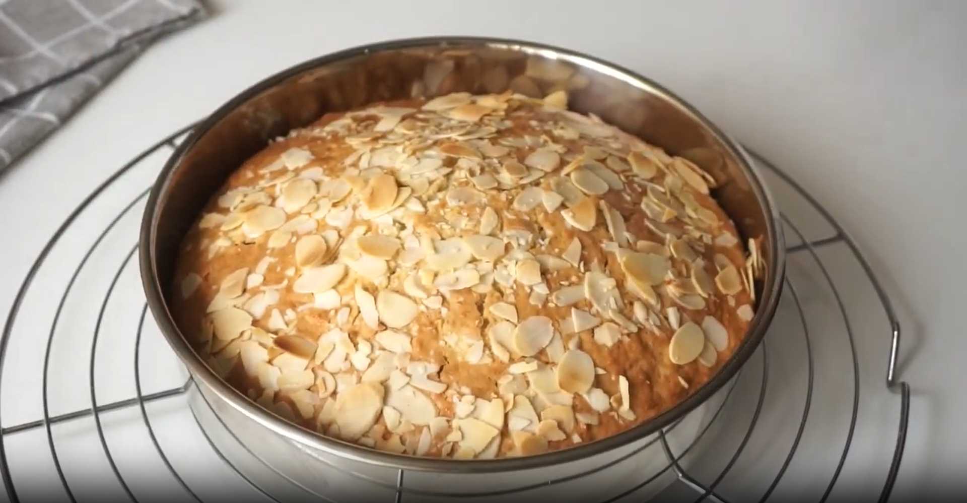 Tarte aux pommes moelleuse et juteuse - Étape 11