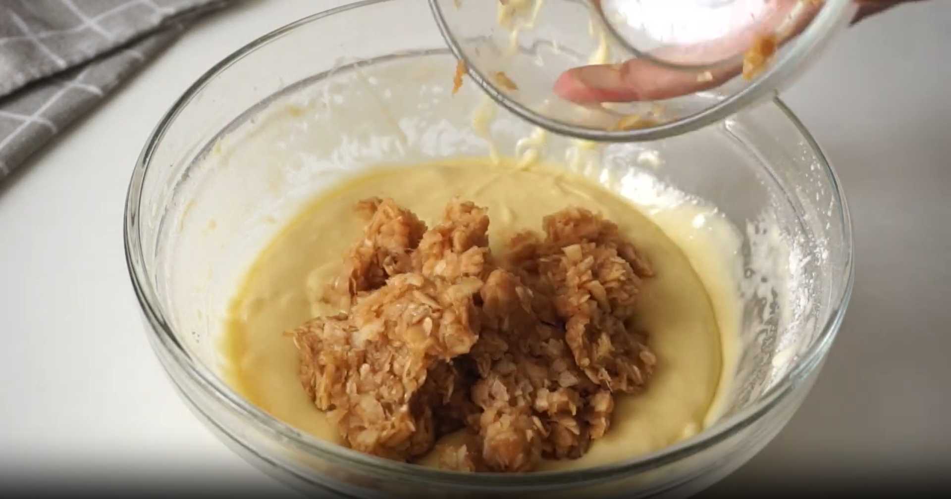 Tarte aux pommes moelleuse et juteuse - Étape 8