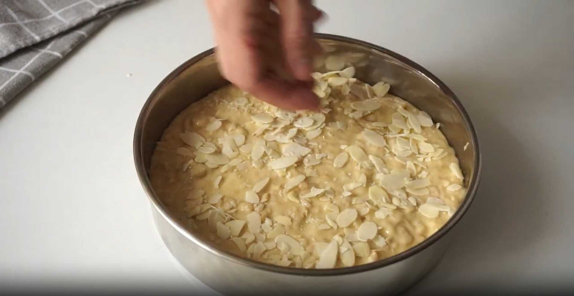Tarte aux pommes moelleuse et juteuse - Étape 10