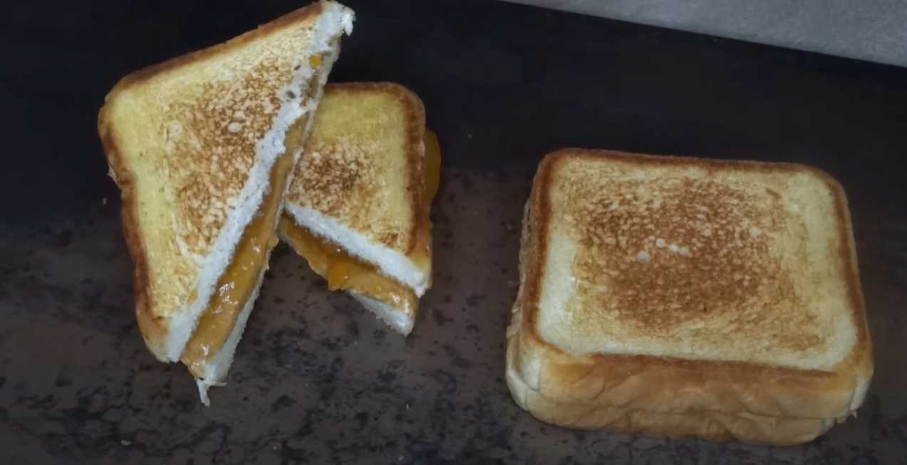 Sandwich classique au beurre de cacahuète et à la confiture - Étape 7