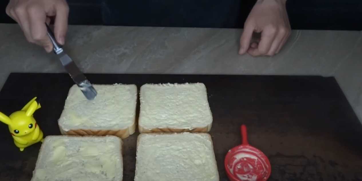 Sandwich classique au beurre de cacahuète et à la confiture - Étape 2