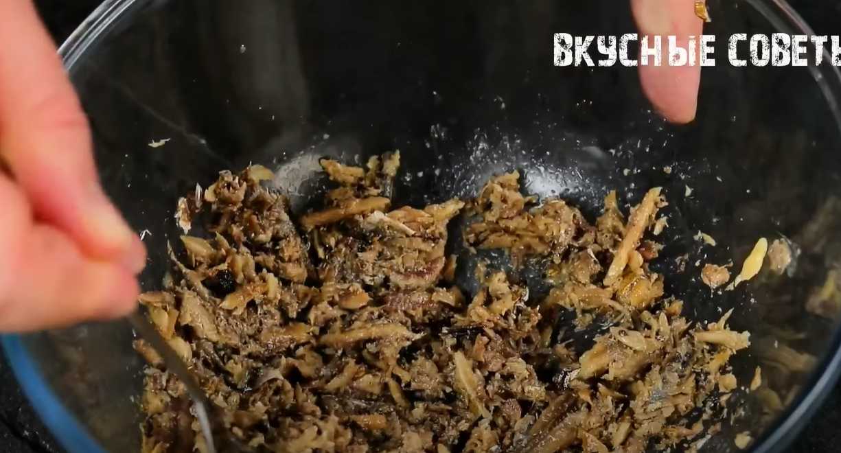 Salade de sprats et d'oignons verts - Étape 1