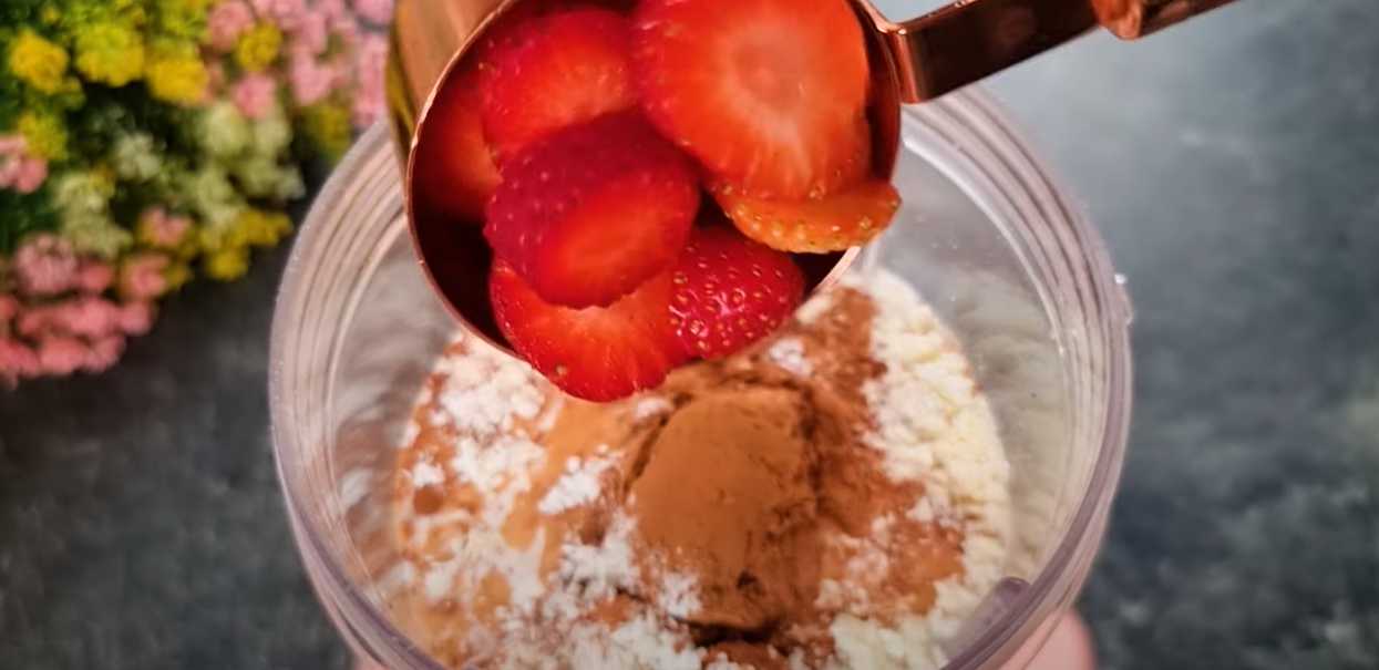 Gâteau protéiné à l'avoine et aux fraises - Étape 2