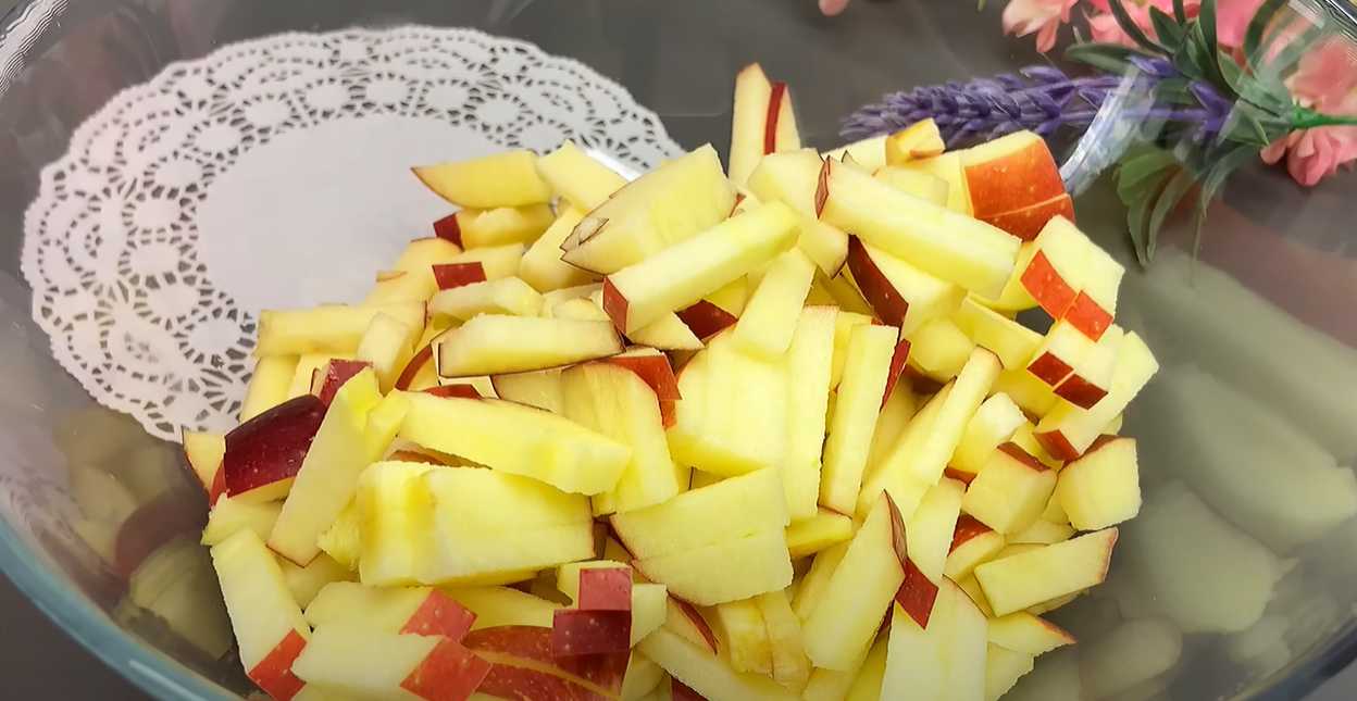 Tarte aux pommes sans farine ni sucre - Étape 1