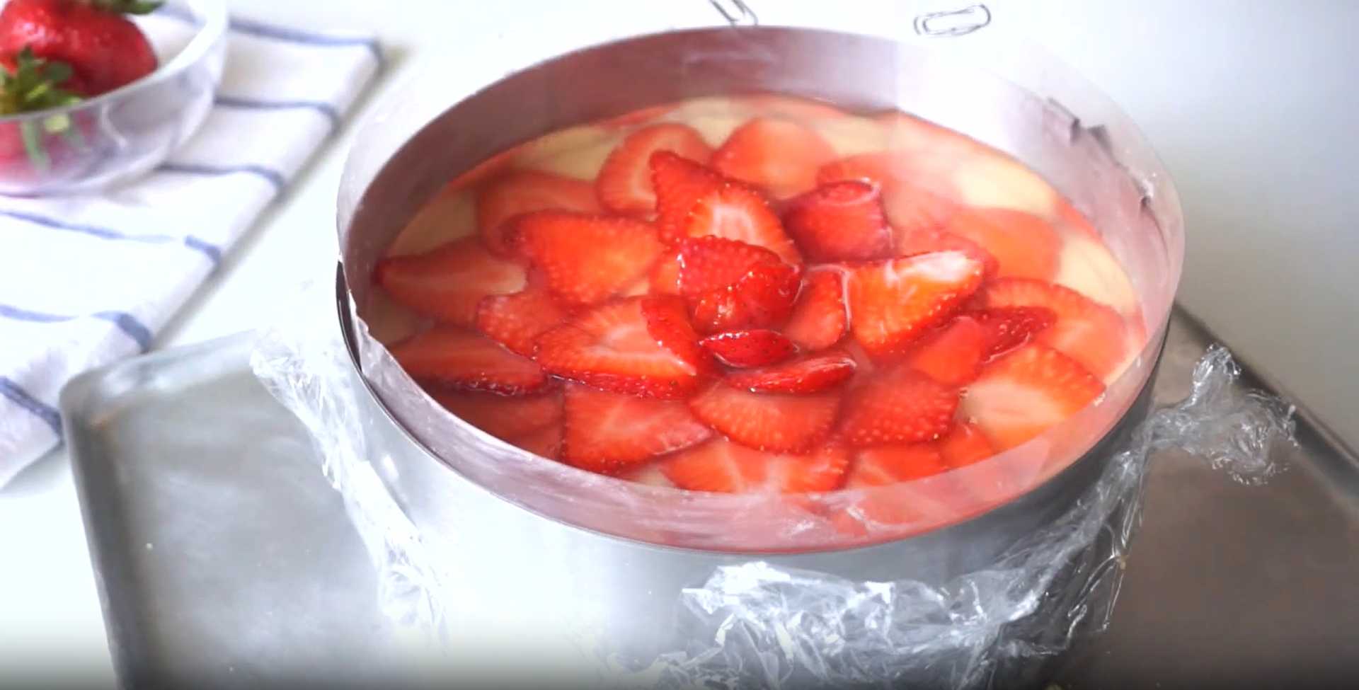Gâteau aux fraises sans cuisson - Étape 16