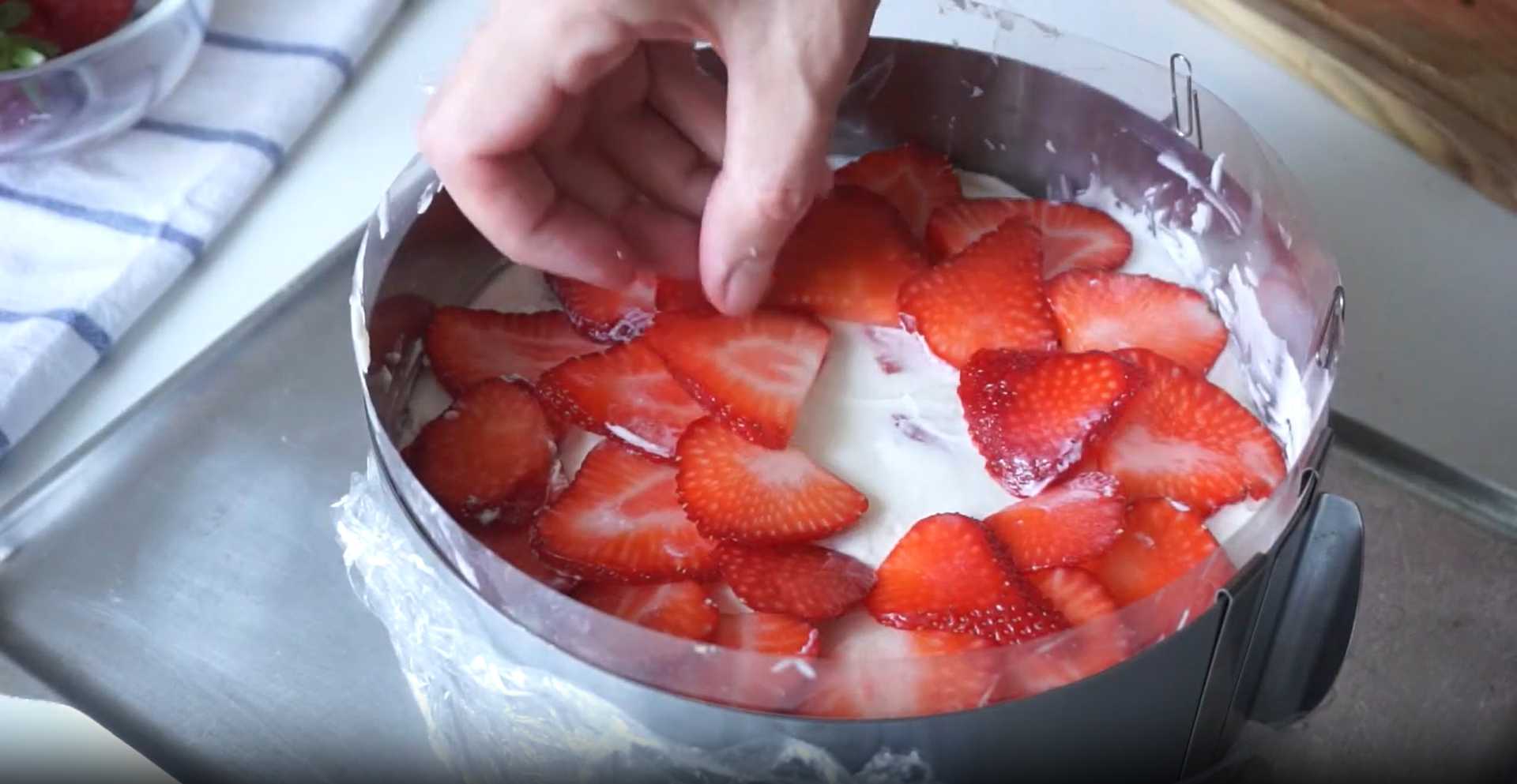 Gâteau aux fraises sans cuisson - Étape 11