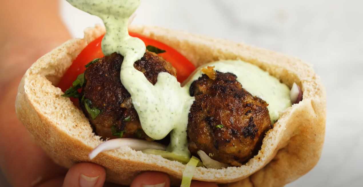 Boulettes de viande à la marocaine dans du pain pita - Étape 8