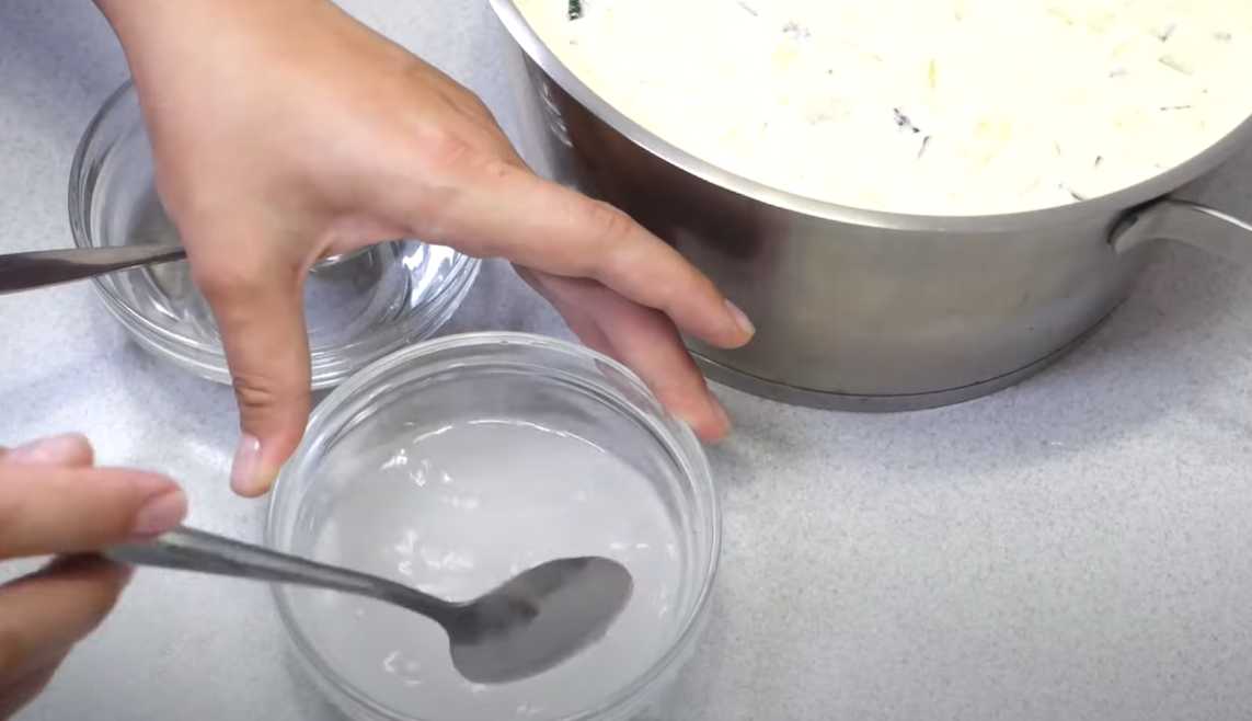 Okroshka à l'eau minérale et à la mayonnaise - Étape 8