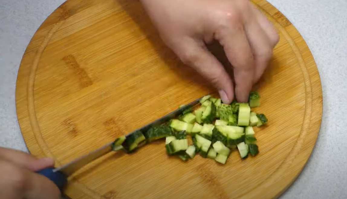 Okroshka à l'eau minérale et à la mayonnaise - Étape 4