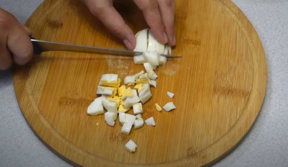 Okroshka à l'eau minérale et à la mayonnaise - Étape 2