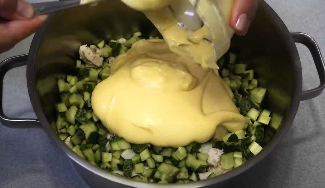 Okroshka à l'eau minérale et à la mayonnaise - Étape 6