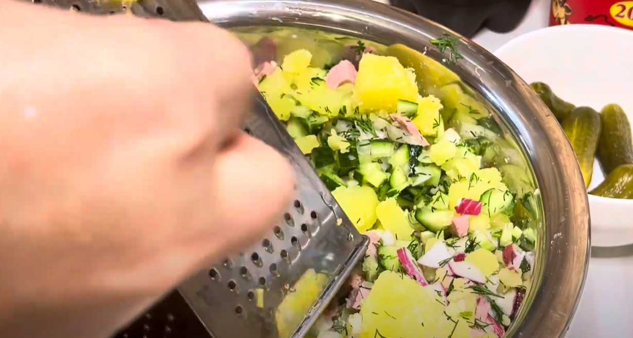 Okroshka aux cornichons et au kvas - Étape 4