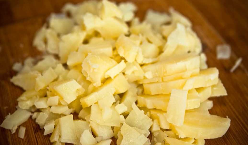 Recette classique d'Okroshka avec saucisse et eau - Étape 5