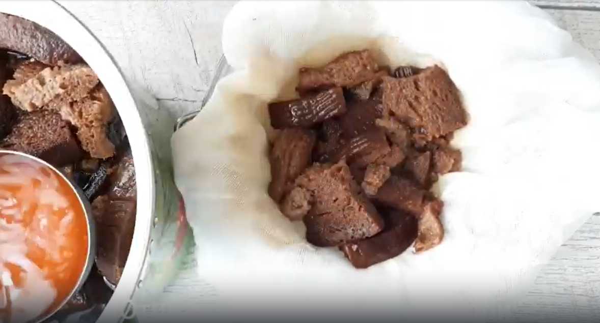 Kvas de pain Okroshka maison - Étape 7