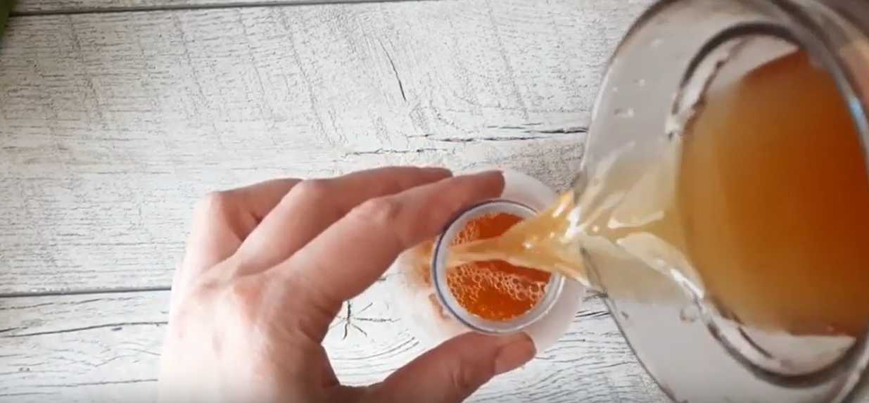 Kvas de pain Okroshka maison - Étape 9