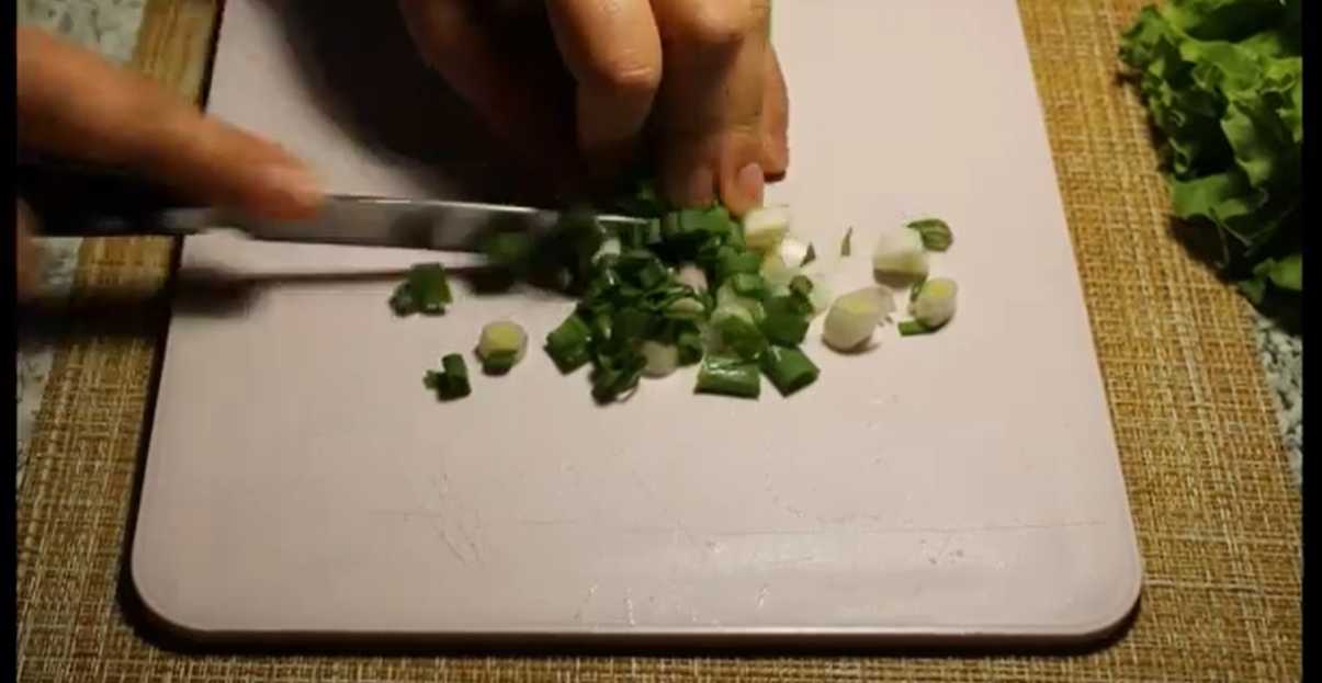 Okroshka arménienne aux matsoni et concombres - Étape 2