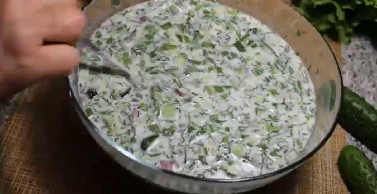 Okroshka arménienne aux matsoni et concombres - Étape 6