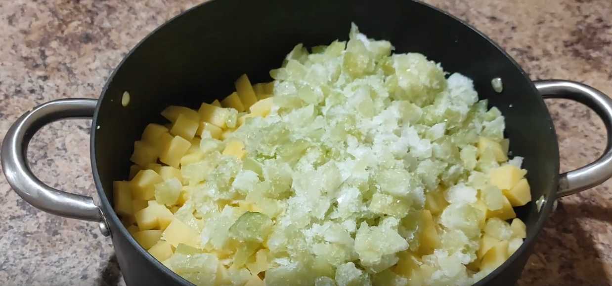 Okroshka au bouillon de poulet - Étape 7