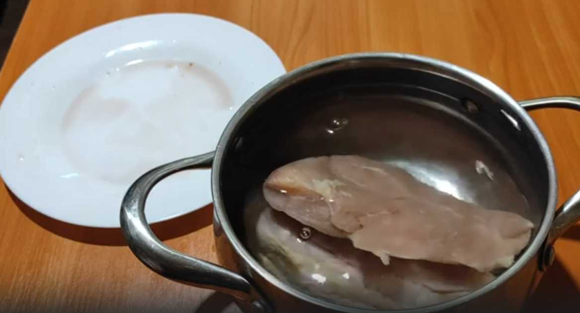 Okroshka au bouillon de poulet - Étape 1